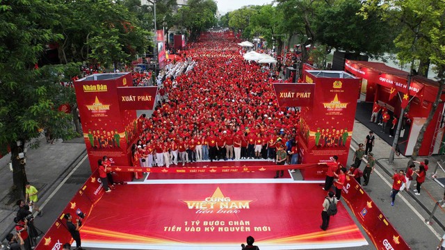 Hơn 1 triệu người cùng đi bộ vì một Việt Nam hùng cường- Ảnh 1. Hơn 1 triệu người cùng đi bộ vì một Việt Nam hùng cường- Ảnh 1.