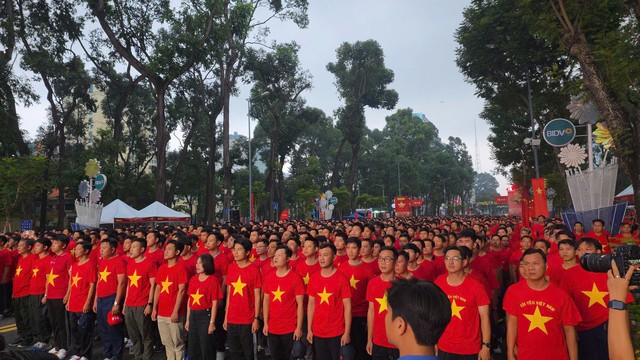 Hơn 1 triệu người cùng đi bộ vì một Việt Nam hùng cường- Ảnh 2. Hơn 1 triệu người cùng đi bộ vì một Việt Nam hùng cường- Ảnh 2.