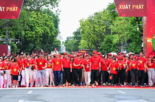 Hơn 1 triệu người cùng đi bộ vì một Việt Nam hùng cường- Ảnh 5. Hơn 1 triệu người cùng đi bộ vì một Việt Nam hùng cường- Ảnh 5.