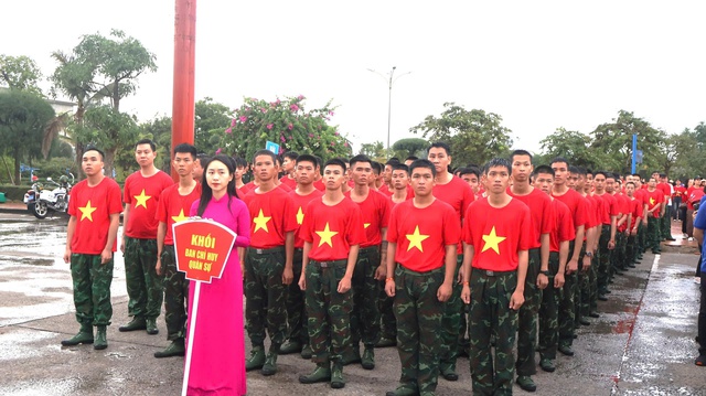 Hơn 5.000 người Quảng Trị cùng cả nước đi bộ "Cùng Việt Nam tiến bước"- Ảnh 9. Hơn 5.000 người Quảng Trị cùng cả nước đi bộ "Cùng Việt Nam tiến bước"- Ảnh 9.