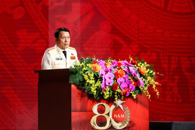 Lực lượng Công an nhân dân đón nhận Huân chương Sao Vàng lần thứ 5- Ảnh 3. Lực lượng Công an nhân dân đón nhận Huân chương Sao Vàng lần thứ 5- Ảnh 3.