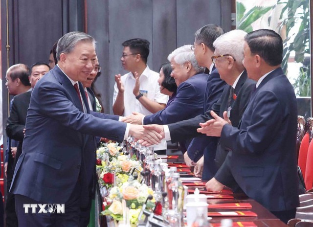 Tổng Bí thư Tô Lâm: Cán bộ lão thành tiếp tục là "người chiến sĩ trên mặt trận mới"- Ảnh 1. Tổng Bí thư Tô Lâm: Cán bộ lão thành tiếp tục là "người chiến sĩ trên mặt trận mới"- Ảnh 1.