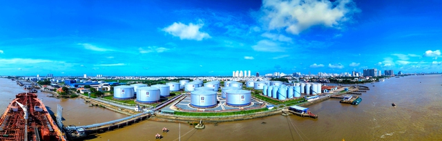 TỔNG KHO XĂNG DẦU NHÀ BÈ: 50 năm gắn liền với dòng chảy năng lượng quốc gia- Ảnh 1. TỔNG KHO XĂNG DẦU NHÀ BÈ: 50 năm gắn liền với dòng chảy năng lượng quốc gia- Ảnh 1.
