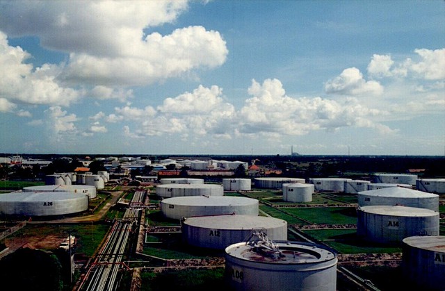 TỔNG KHO XĂNG DẦU NHÀ BÈ: 50 năm gắn liền với dòng chảy năng lượng quốc gia- Ảnh 2. TỔNG KHO XĂNG DẦU NHÀ BÈ: 50 năm gắn liền với dòng chảy năng lượng quốc gia- Ảnh 2.