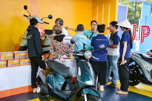Lên đời xe máy điện VinFast, khách hàng khẳng định: “Mức giá quá tốt, không thể tốt hơn”- Ảnh 5.