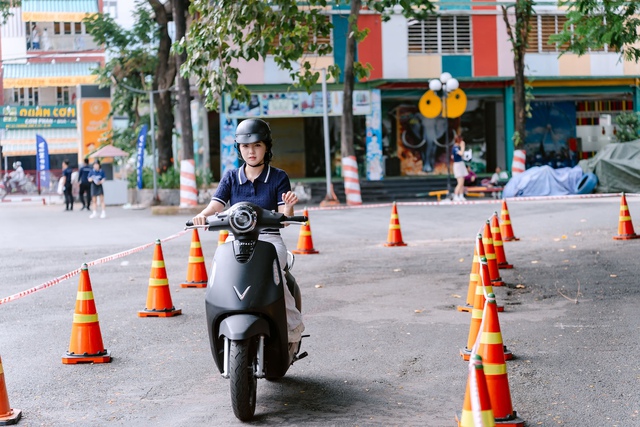 Lên đời xe máy điện VinFast, khách hàng khẳng định: “Mức giá quá tốt, không thể tốt hơn”- Ảnh 6.