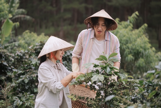 "Hoàng tử châu Á" Lee Kwang-soo say nắng "nàng thơ Việt Nam" Hoàng Hà- Ảnh 8. "Hoàng tử châu Á" Lee Kwang-soo say nắng "nàng thơ Việt Nam" Hoàng Hà- Ảnh 8.