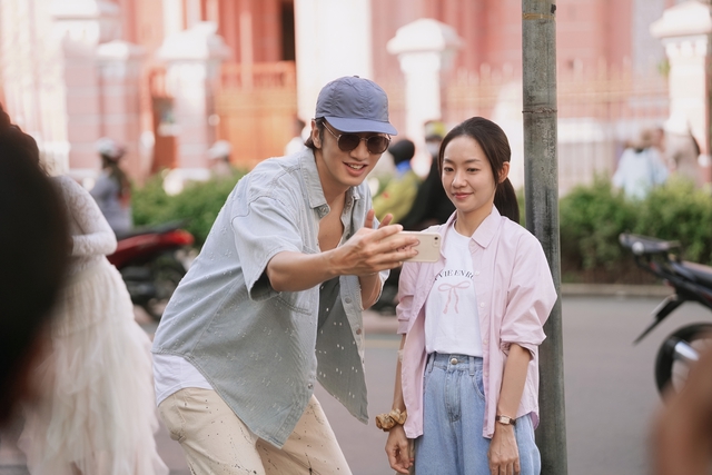 "Hoàng tử châu Á" Lee Kwang-soo say nắng "nàng thơ Việt Nam" Hoàng Hà- Ảnh 7. "Hoàng tử châu Á" Lee Kwang-soo say nắng "nàng thơ Việt Nam" Hoàng Hà- Ảnh 7.