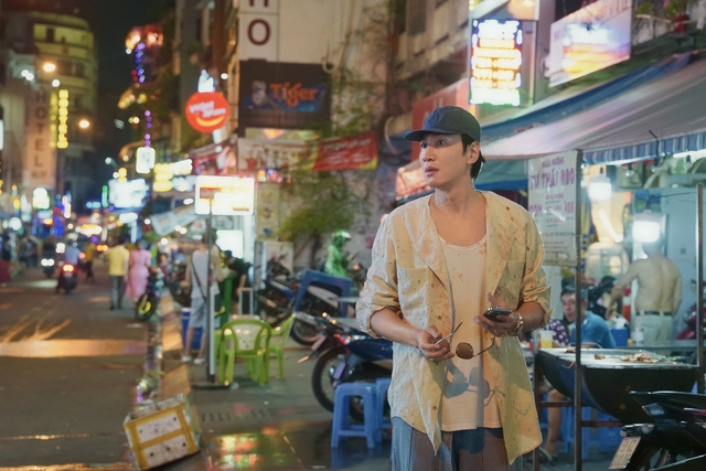 "Hoàng tử châu Á" Lee Kwang-soo say nắng "nàng thơ Việt Nam" Hoàng Hà- Ảnh 3. "Hoàng tử châu Á" Lee Kwang-soo say nắng "nàng thơ Việt Nam" Hoàng Hà- Ảnh 3.