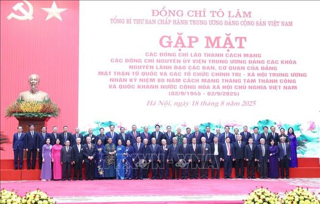Tổng Bí thư Tô Lâm: Cán bộ lão thành tiếp tục là "người chiến sĩ trên mặt trận mới"- Ảnh 4. Tổng Bí thư Tô Lâm: Cán bộ lão thành tiếp tục là "người chiến sĩ trên mặt trận mới"- Ảnh 4.