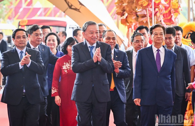 Ảnh: Tổng Bí thư và Thủ tướng dự Lễ khởi công, khánh thành 250 dự án, công trình- Ảnh 1.