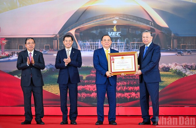 Ảnh: Tổng Bí thư và Thủ tướng dự Lễ khởi công, khánh thành 250 dự án, công trình- Ảnh 6.