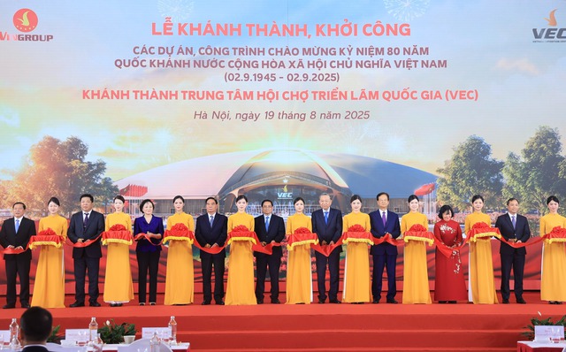 Ảnh: Tổng Bí thư và Thủ tướng dự Lễ khởi công, khánh thành 250 dự án, công trình- Ảnh 8.