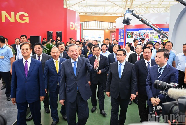 Ảnh: Tổng Bí thư và Thủ tướng dự Lễ khởi công, khánh thành 250 dự án, công trình- Ảnh 9.