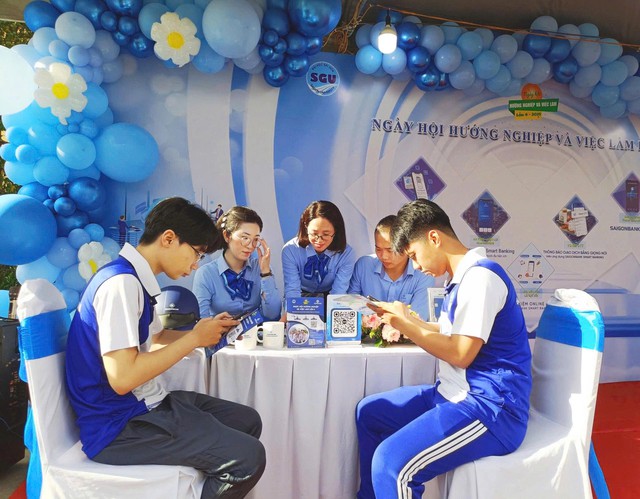 SAIGONBANK đồng hành cùng Ngày hội Việc Làm Đại học Sài Gòn 2025 với vai trò Nhà tài trợ Vàng- Ảnh 2. SAIGONBANK đồng hành cùng Ngày hội Việc Làm Đại học Sài Gòn 2025 với vai trò Nhà tài trợ Vàng- Ảnh 2.