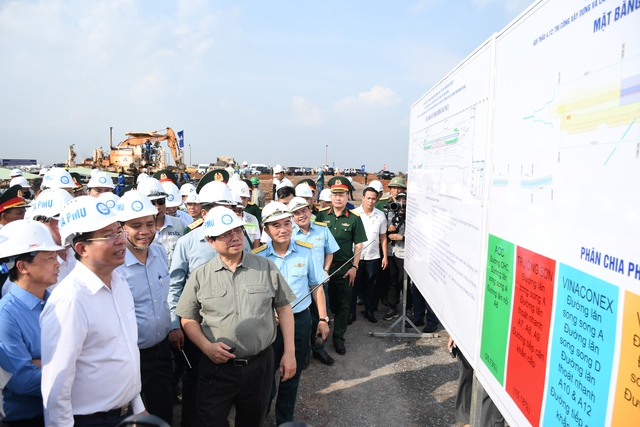 Hình ảnh Thủ tướng Phạm Minh Chính kiểm tra tiến độ sân bay Long Thành- Ảnh 9. Hình ảnh Thủ tướng Phạm Minh Chính kiểm tra tiến độ sân bay Long Thành- Ảnh 9.