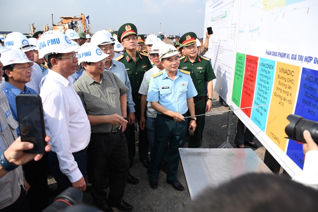 Hình ảnh Thủ tướng Phạm Minh Chính kiểm tra tiến độ sân bay Long Thành- Ảnh 6. Hình ảnh Thủ tướng Phạm Minh Chính kiểm tra tiến độ sân bay Long Thành- Ảnh 6.