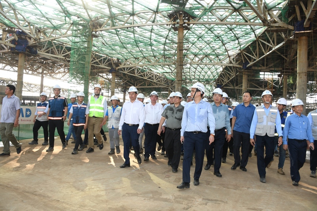 Hình ảnh Thủ tướng Phạm Minh Chính kiểm tra tiến độ sân bay Long Thành- Ảnh 8. Hình ảnh Thủ tướng Phạm Minh Chính kiểm tra tiến độ sân bay Long Thành- Ảnh 8.