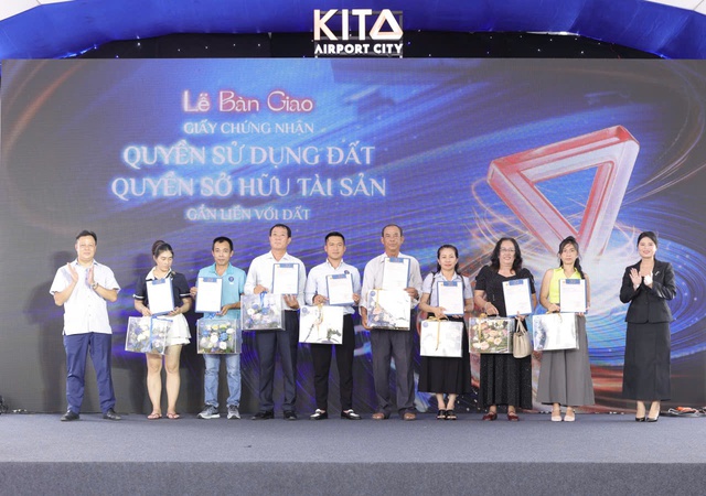 KITA Group khai trương trung tâm trải nghiệm và trao sổ hồng cho khách hàng- Ảnh 3. KITA Group khai trương trung tâm trải nghiệm và trao sổ hồng cho khách hàng- Ảnh 3.