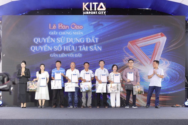 KITA Group khai trương trung tâm trải nghiệm và trao sổ hồng cho khách hàng- Ảnh 5. KITA Group khai trương trung tâm trải nghiệm và trao sổ hồng cho khách hàng- Ảnh 5.