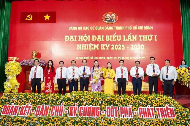 Ông Nguyễn Thanh Nghị giữ chức Bí thư Đảng ủy các cơ quan Đảng TP HCM nhiệm kỳ 2025 - 2030- Ảnh 3. Ông Nguyễn Thanh Nghị giữ chức Bí thư Đảng ủy các cơ quan Đảng TP HCM nhiệm kỳ 2025 - 2030- Ảnh 3.