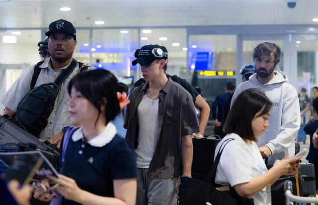 The Kid LAROI đến Việt Nam trong đêm, dân mạng rần rần "anh qua sớm đi du lịch à?"- Ảnh 1.