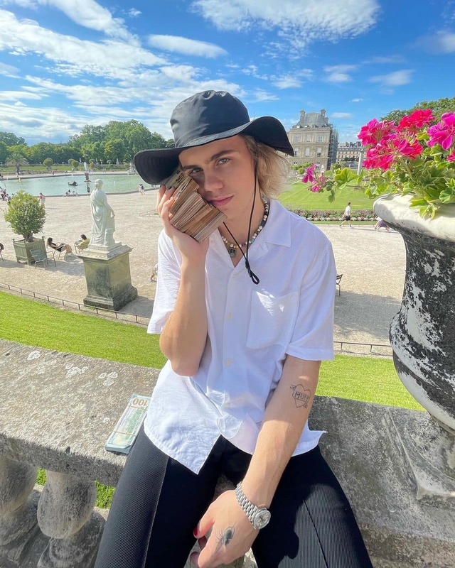 The Kid LAROI đến Việt Nam trong đêm, dân mạng rần rần "anh qua sớm đi du lịch à?"- Ảnh 7.