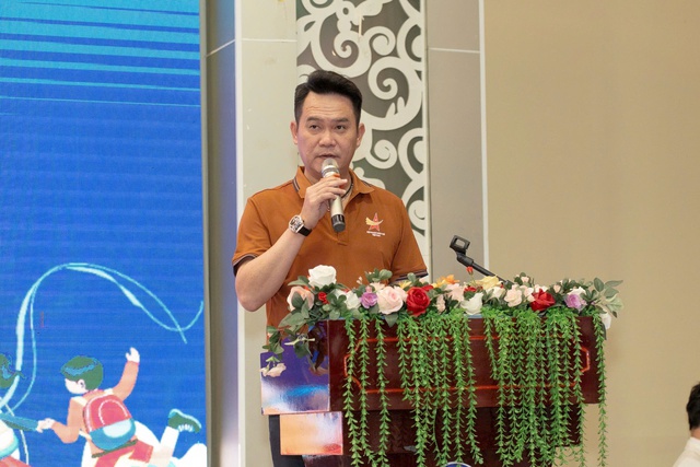 Ba nghìn suất quà tặng trẻ mồ côi, khuyết tật và hoàn cảnh khó khăn - Ảnh 5.