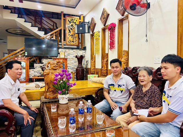 Đà Nẵng trao tặng Kỷ niệm chương Vì sự nghiệp xây dựng tổ chức Công đoàn cho 99 cá nhân - Ảnh 3. Đà Nẵng trao tặng Kỷ niệm chương Vì sự nghiệp xây dựng tổ chức Công đoàn cho 99 cá nhân - Ảnh 3.