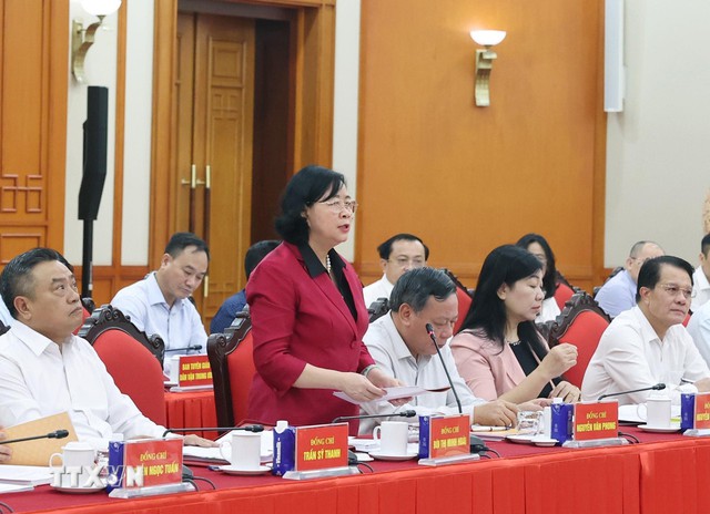 Bộ Chính trị cho ý kiến về công tác chuẩn bị Đại hội Đảng bộ TP Hà Nội và Đảng bộ TP HCM - Ảnh 2.