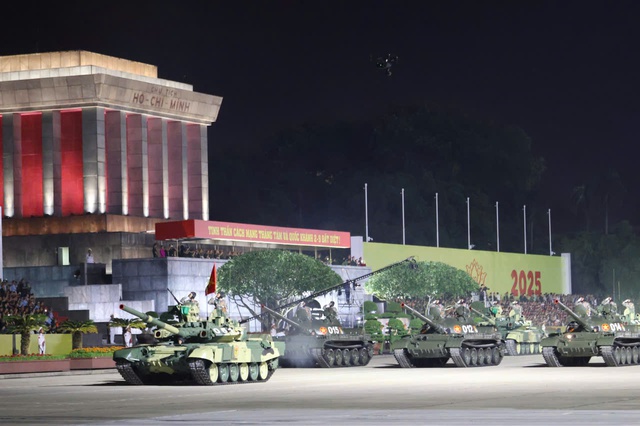 Dàn xe pháo quân sự, đặc chủng công an gây chú ý trong hợp luyện diễu binh- Ảnh 16. Dàn xe pháo quân sự, đặc chủng công an gây chú ý trong hợp luyện diễu binh- Ảnh 16.