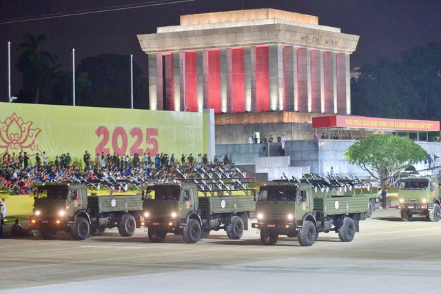 Dàn xe pháo quân sự, đặc chủng công an gây chú ý trong hợp luyện diễu binh- Ảnh 14. Dàn xe pháo quân sự, đặc chủng công an gây chú ý trong hợp luyện diễu binh- Ảnh 14.