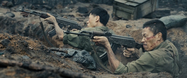 Đạo diễn, diễn viên "Mưa đỏ" kêu gọi không phát tán nội dung phim lên mạng - Ảnh 2.