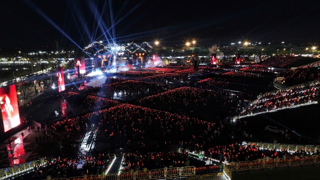 Hơn 50.000 khán giả quẩy từ chiều tới khuya ở 8Wonder - Moments of Wonder- Ảnh 11. Hơn 50.000 khán giả quẩy từ chiều tới khuya ở 8Wonder - Moments of Wonder- Ảnh 11.