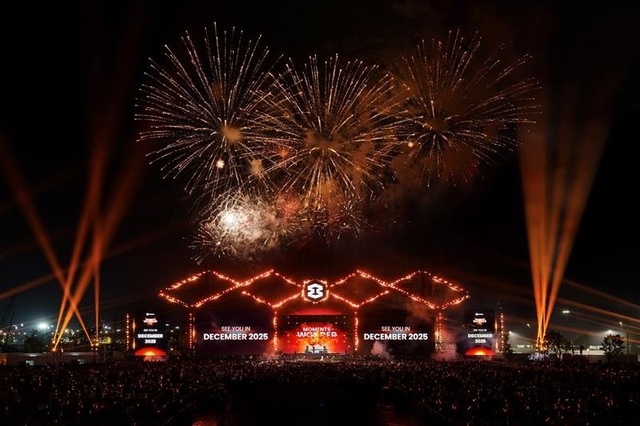 Hơn 50.000 khán giả quẩy từ chiều tới khuya ở 8Wonder - Moments of Wonder- Ảnh 12. Hơn 50.000 khán giả quẩy từ chiều tới khuya ở 8Wonder - Moments of Wonder- Ảnh 12.