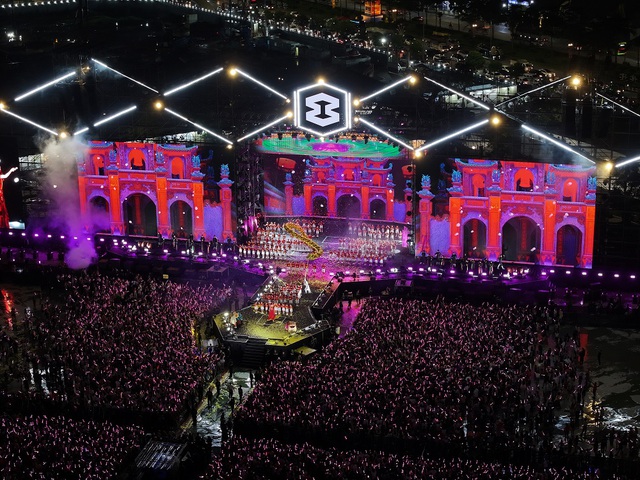 Hơn 50.000 khán giả quẩy từ chiều tới khuya ở 8Wonder - Moments of Wonder- Ảnh 4. Hơn 50.000 khán giả quẩy từ chiều tới khuya ở 8Wonder - Moments of Wonder- Ảnh 4.