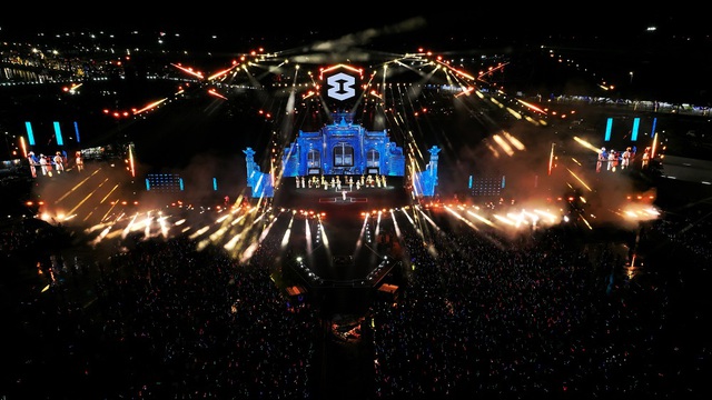 Hơn 50.000 khán giả quẩy từ chiều tới khuya ở 8Wonder - Moments of Wonder- Ảnh 7. Hơn 50.000 khán giả quẩy từ chiều tới khuya ở 8Wonder - Moments of Wonder- Ảnh 7.