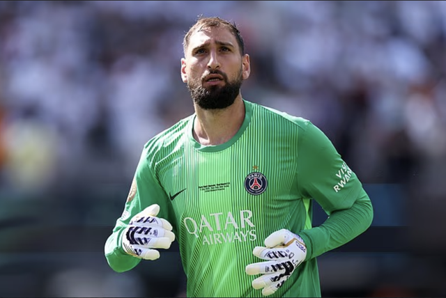 Người nhện" Gianluigi Donnarumma giải cứu Man City