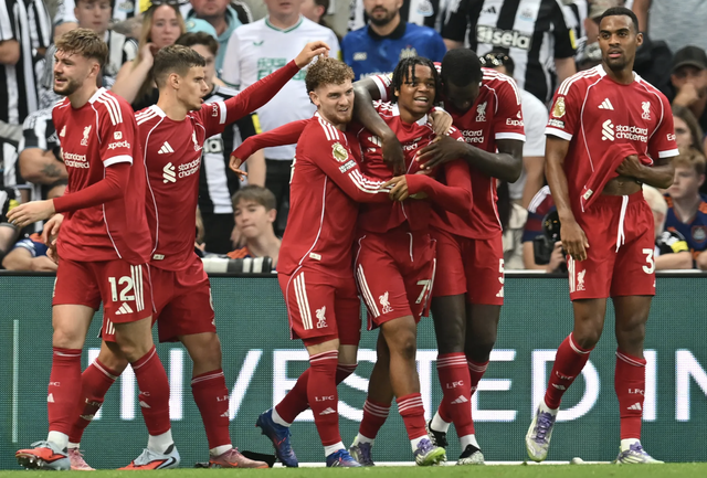 Sao 16 tuổi Ngumoha tỏa sáng, Liverpool thắng Newcastle phút 90+10- Ảnh 8. Sao 16 tuổi Ngumoha tỏa sáng, Liverpool thắng Newcastle phút 90+10- Ảnh 8.