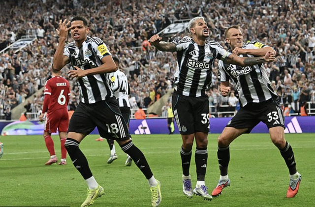 Sao 16 tuổi Ngumoha tỏa sáng, Liverpool thắng Newcastle phút 90+10- Ảnh 6. Sao 16 tuổi Ngumoha tỏa sáng, Liverpool thắng Newcastle phút 90+10- Ảnh 6.