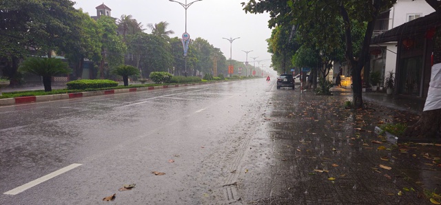 Bão số 5 (Kajiki) gây mưa lớn và gió mạnh tại Hà Tĩnh, Quảng Trị - Ảnh 3. Bão số 5 (Kajiki) gây mưa lớn và gió mạnh tại Hà Tĩnh, Quảng Trị - Ảnh 3.