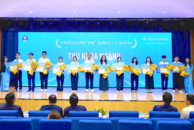 Tặng xe máy điện và học bổng đến 100% học phí toàn khóa cho Thủ khoa, Á khoa và Tân sinh viên - Ảnh 1.