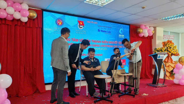 Cấp giấy chứng nhận lớp livestream thực chiến cho 60 người khuyết tật - Ảnh 3.