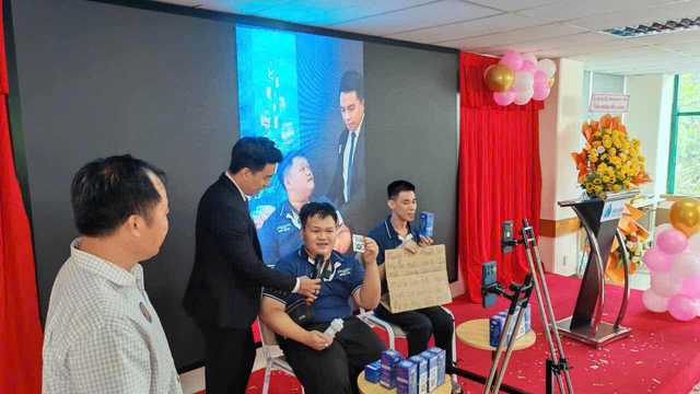 Cấp giấy chứng nhận lớp livestream thực chiến cho 60 người khuyết tật - Ảnh 4.