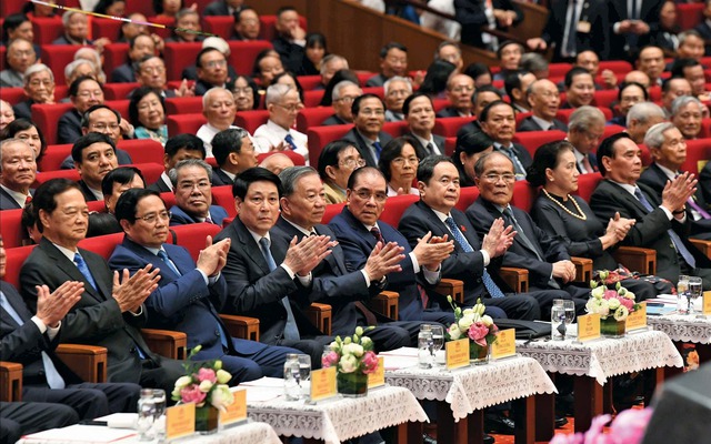 Tổng Bí thư Tô Lâm chủ trì gặp mặt gần 2.000 đại biểu Quốc hội qua các thời kỳ- Ảnh 2. Tổng Bí thư Tô Lâm chủ trì gặp mặt gần 2.000 đại biểu Quốc hội qua các thời kỳ- Ảnh 2.