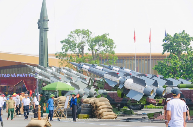 Ngắm dàn tên lửa đối hạm "Sông Hồng", tên lửa S-125-VT tại triển lãm thành tựu đất nước- Ảnh 10. Ngắm dàn tên lửa đối hạm "Sông Hồng", tên lửa S-125-VT tại triển lãm thành tựu đất nước- Ảnh 10.