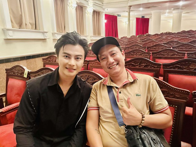 NSƯT Võ Minh Lâm tái ngộ đạo diễn Minh Nguyệt trong dự án kịch "Bút máu"- Ảnh 10. NSƯT Võ Minh Lâm tái ngộ đạo diễn Minh Nguyệt trong dự án kịch "Bút máu"- Ảnh 10.