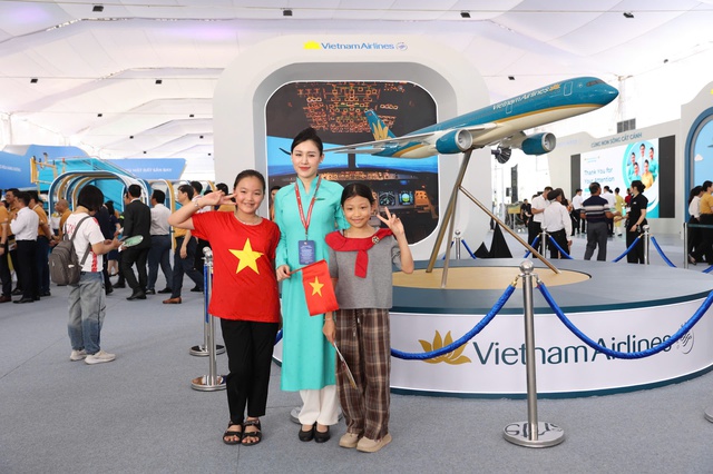 Dấu ấn Vietnam Airlines tại Triển lãm Thành tựu đất nước- Ảnh 7. Dấu ấn Vietnam Airlines tại Triển lãm Thành tựu đất nước- Ảnh 7.