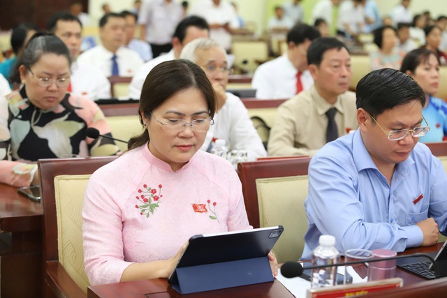 TP HCM: Công chức cấp xã được ủy quyền ký chứng thực bản sao, hợp đồng đất đai- Ảnh 1. TP HCM: Công chức cấp xã được ủy quyền ký chứng thực bản sao, hợp đồng đất đai- Ảnh 1.