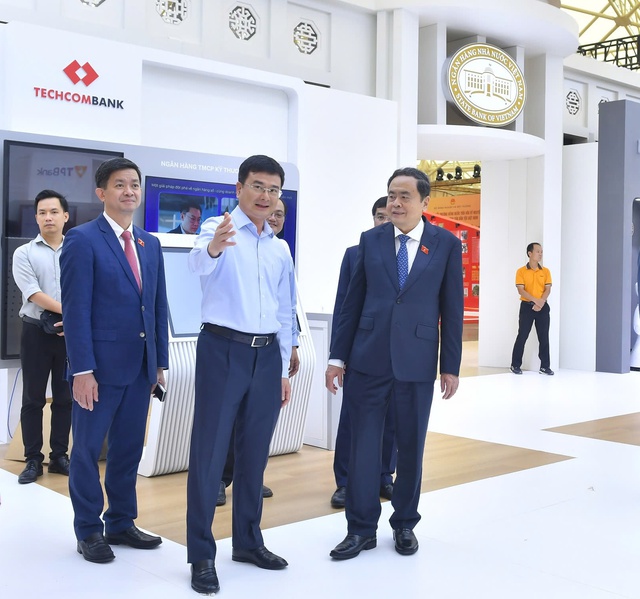 Chiêm ngưỡng bản đồ Việt Nam bằng tiền tại triển lãm thành tựu đất nước - Ảnh 5. Chiêm ngưỡng bản đồ Việt Nam bằng tiền tại triển lãm thành tựu đất nước - Ảnh 5.